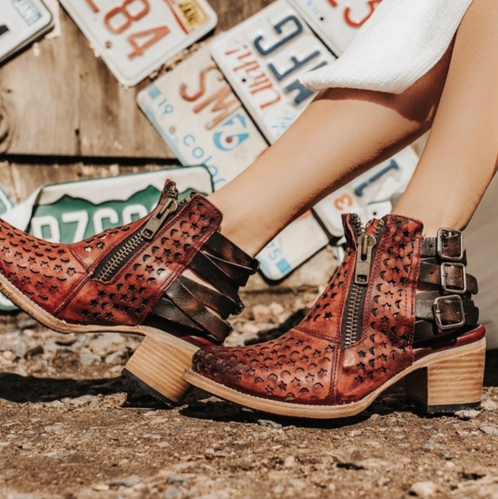 FreeBird Dahlia Celestial Laser Cut Moon Star Booties size 10